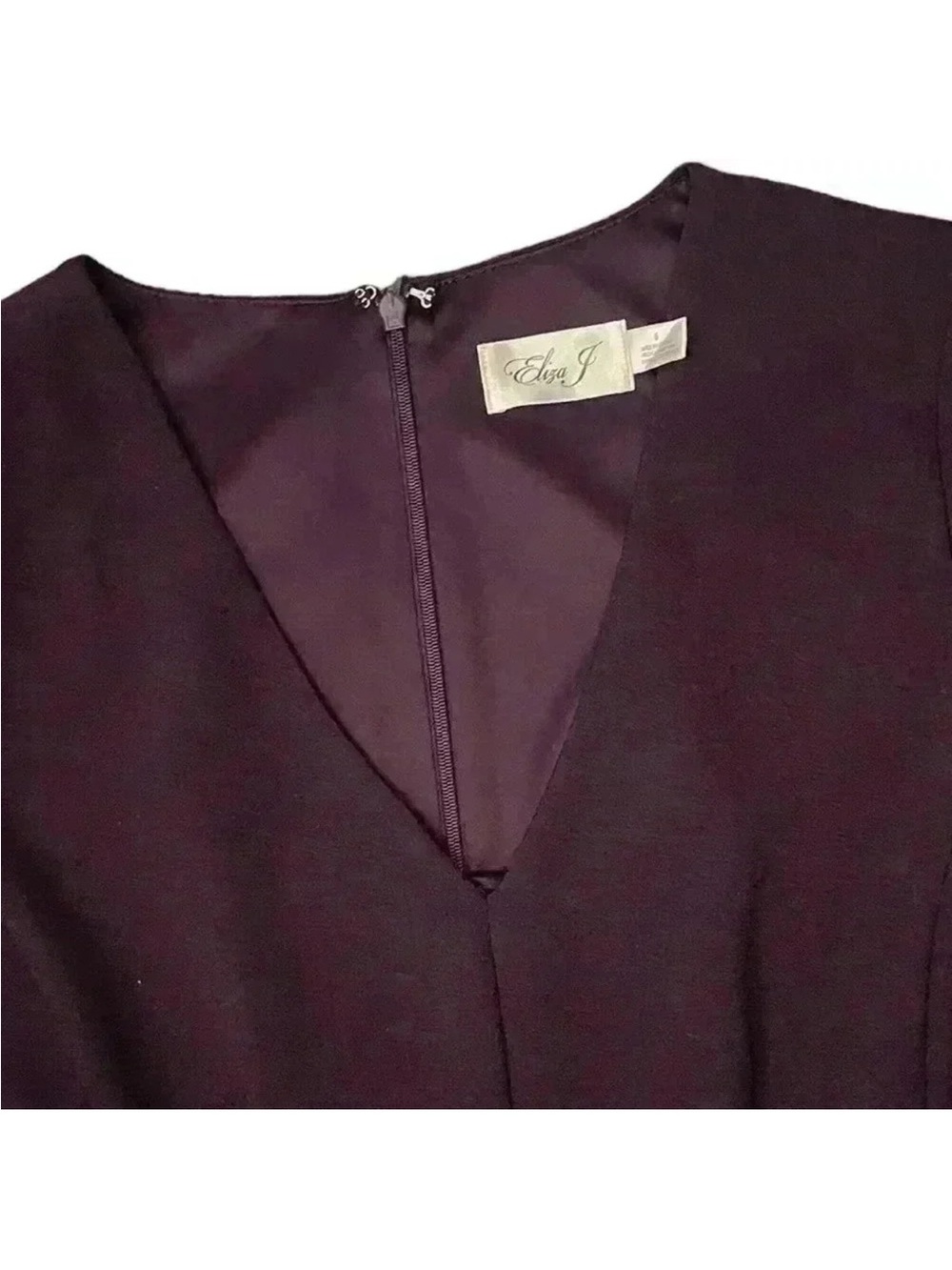 -
Eliza J
Eliza J Purple Fit & Flare Pleated Cocktail Dress Cap Sleeves size 6 - Picture 7 of 12